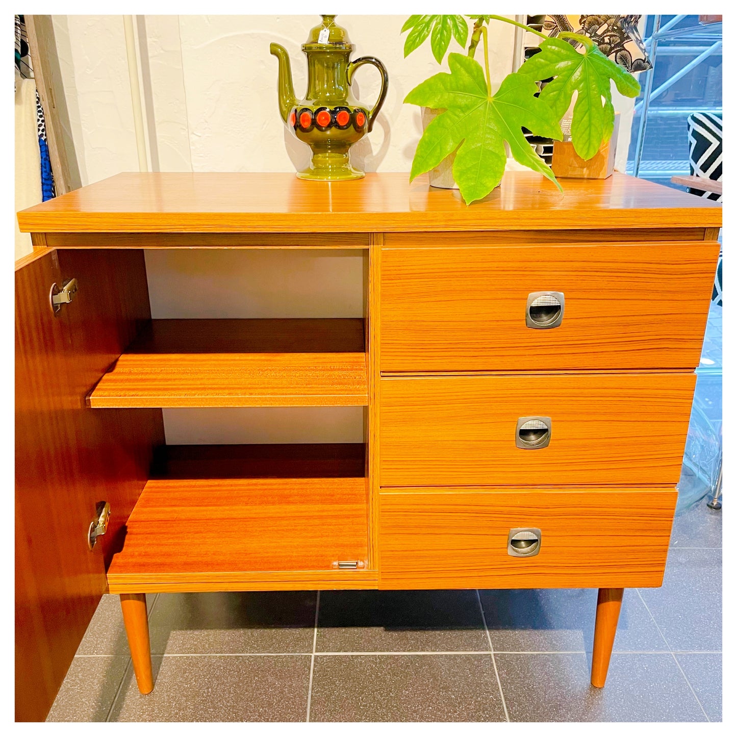 COMMODE