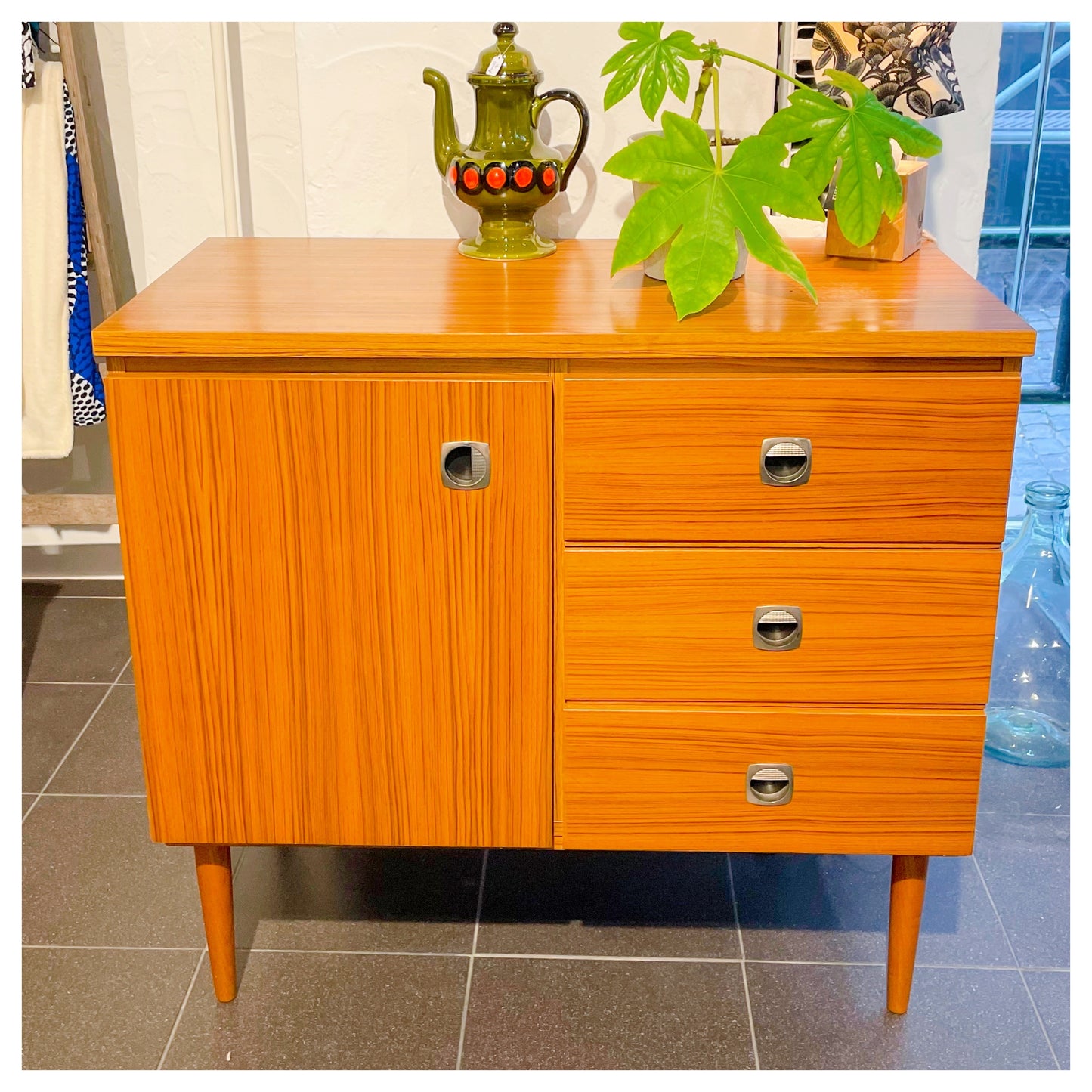 COMMODE