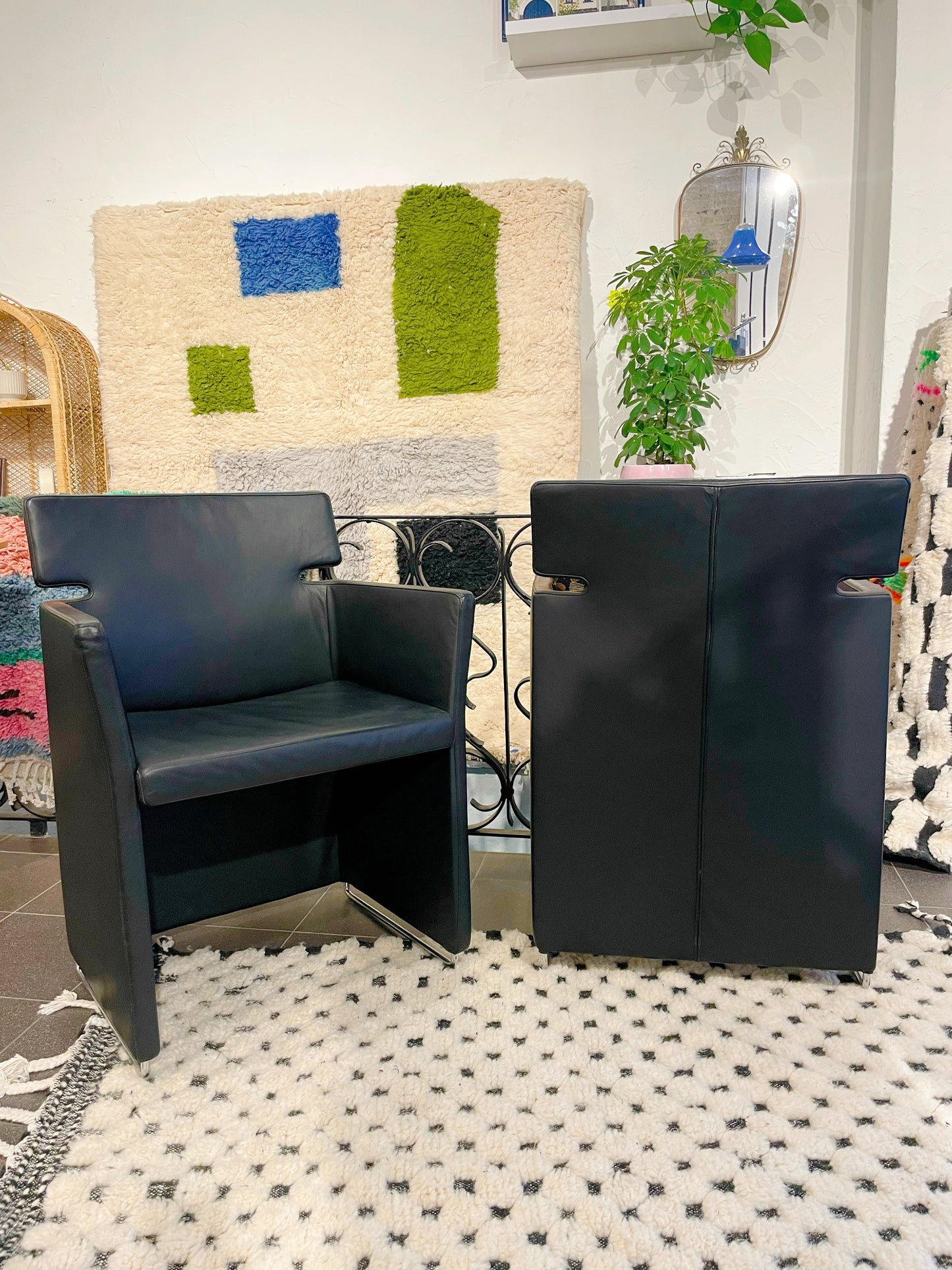 Fauteuils design en cuir noir - lot de deux
