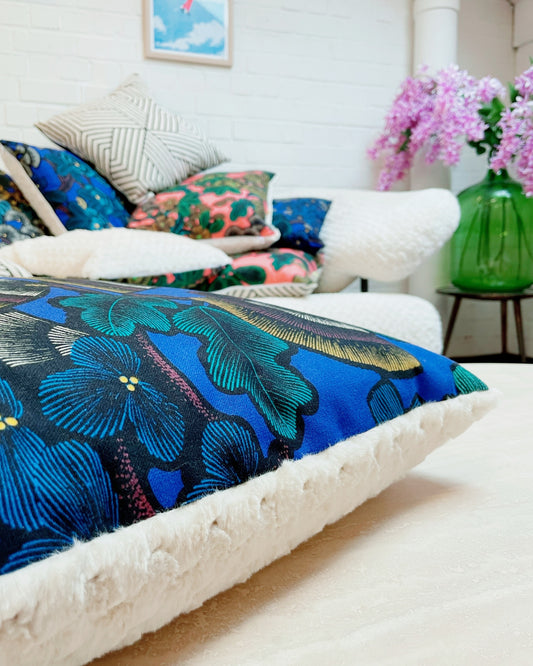 Dernière pièce! Coussin 40x40cm – Tissu Thevenon Kew garden bleu.