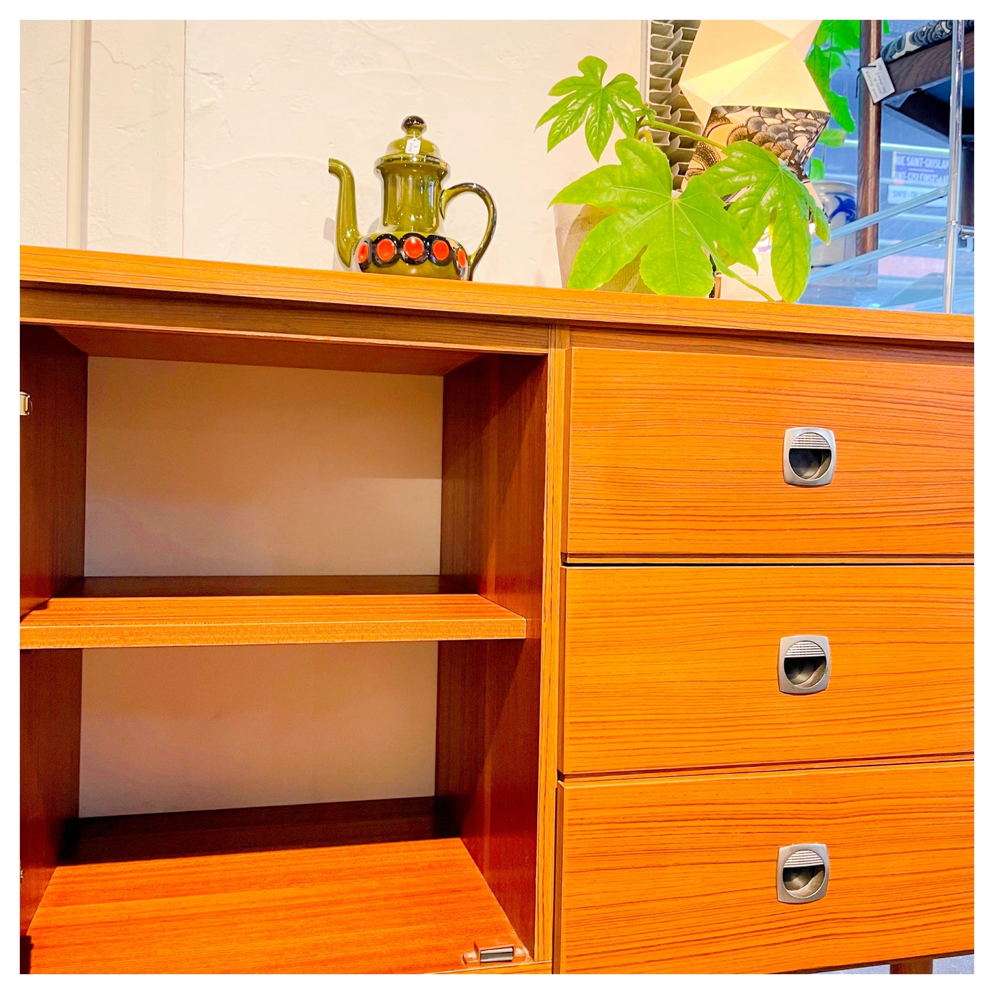 COMMODE