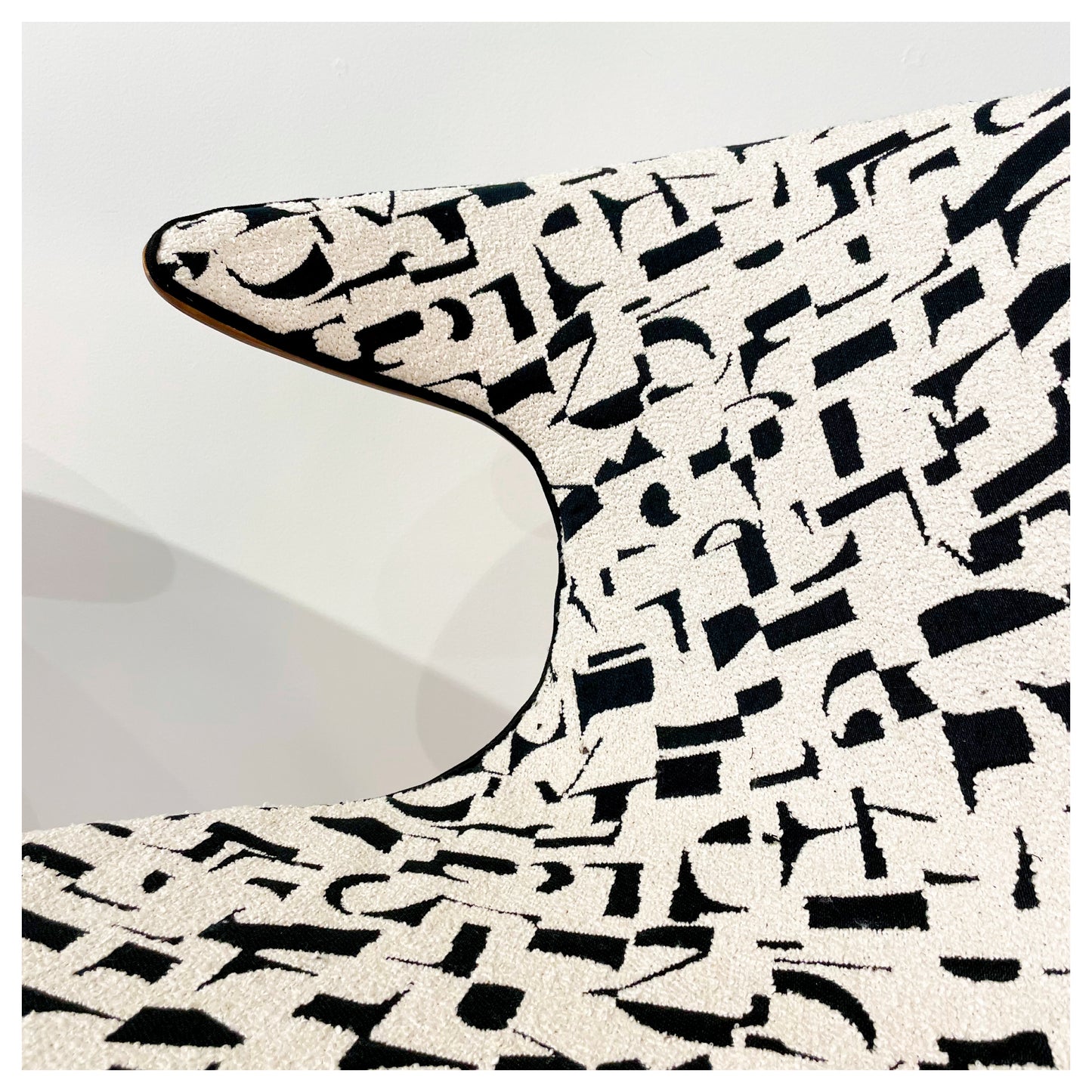 LETTERS B/W
