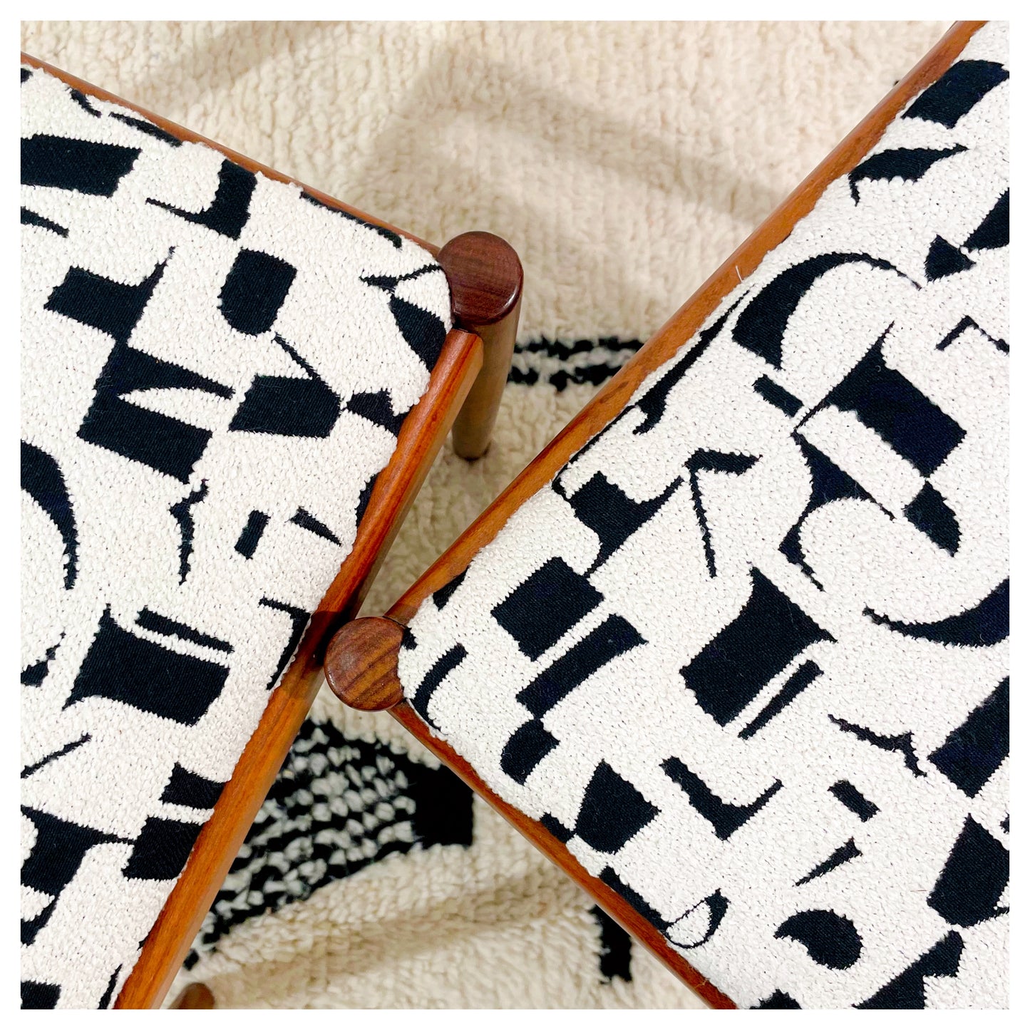 LETTERS B/W