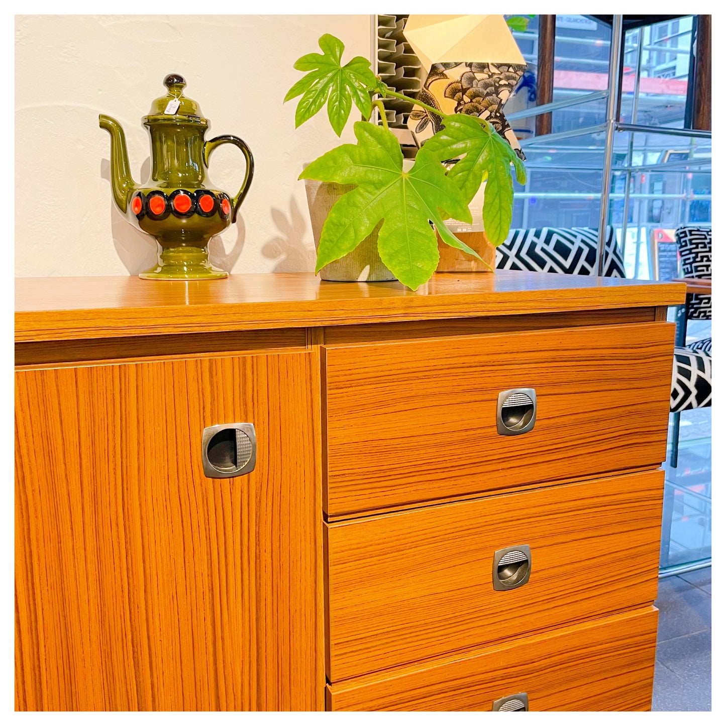 COMMODE