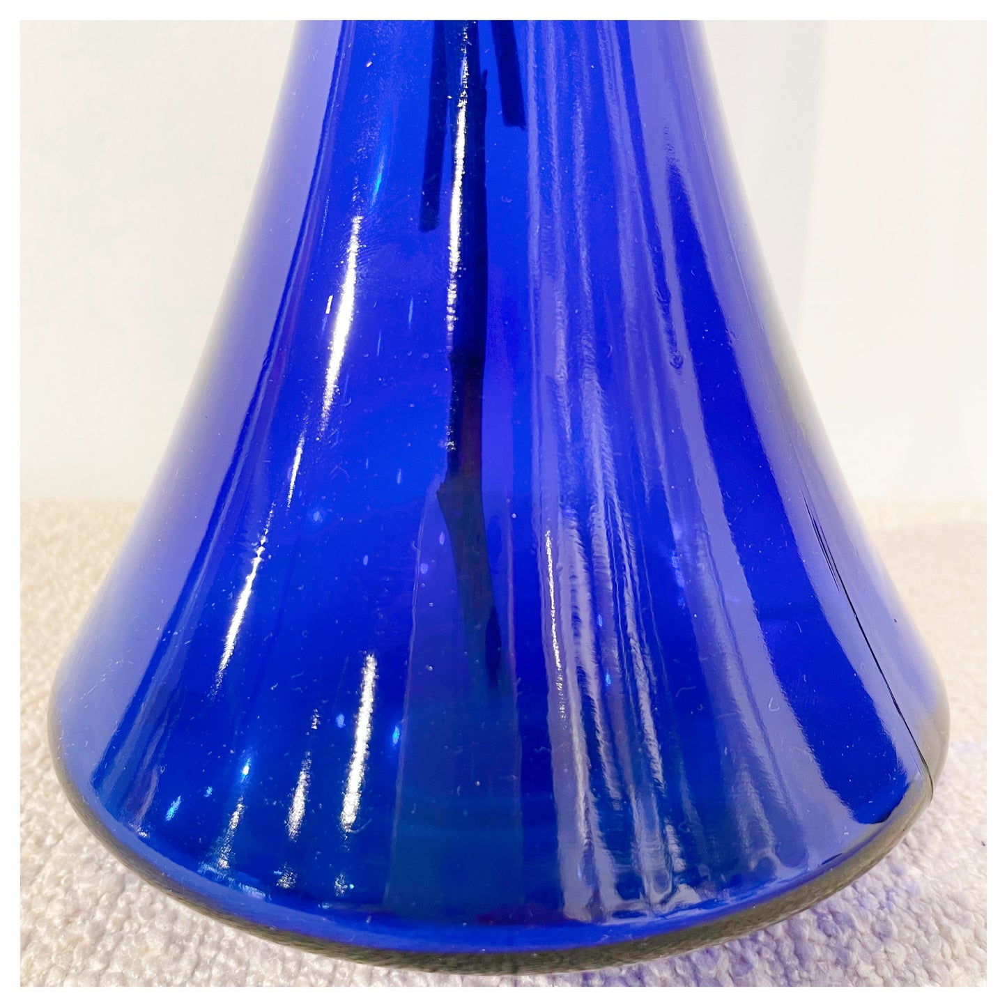 VASE BLEU TRANSLUCIDE