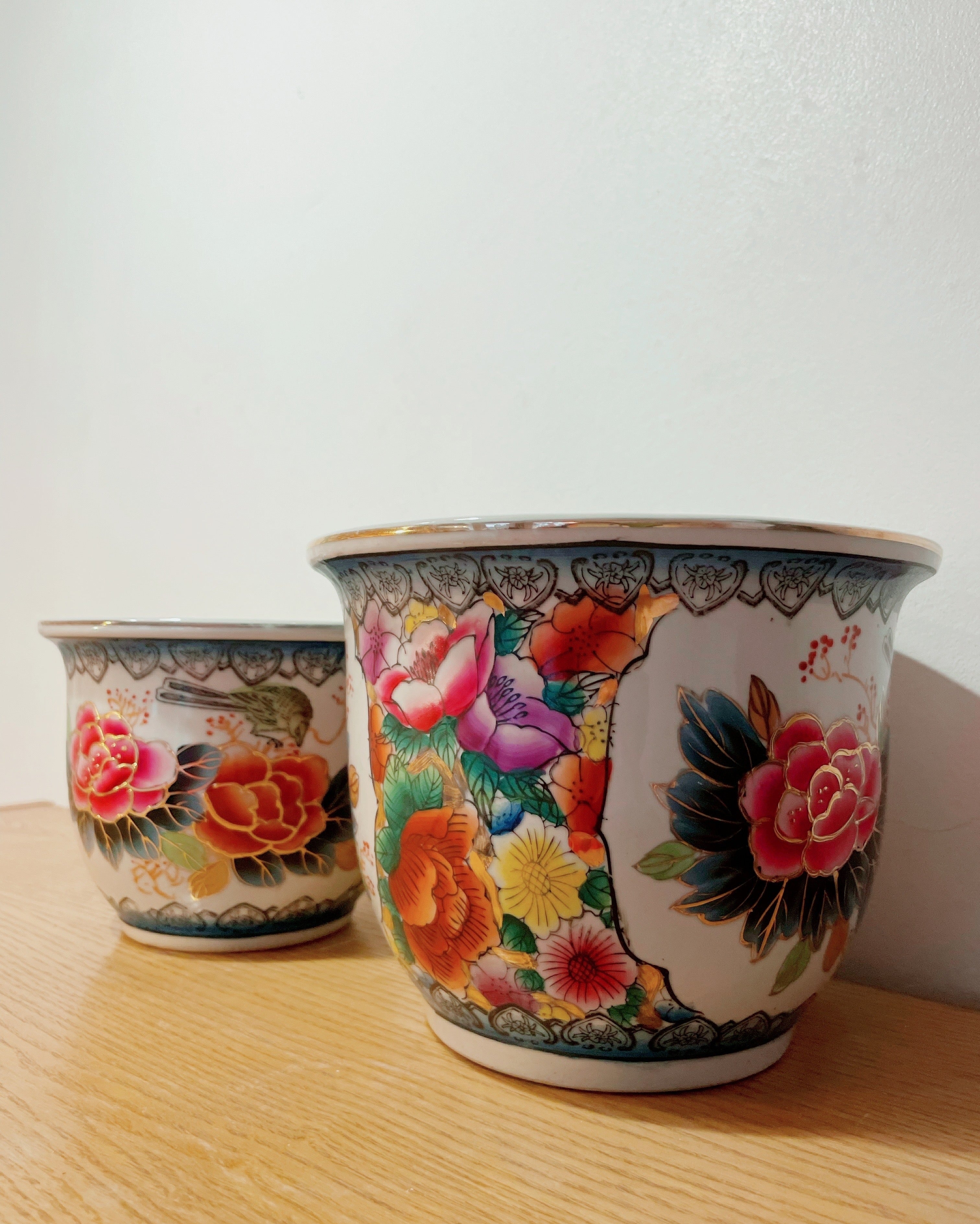 Paire de cache-pots vintage japonisants - Décor floral et dorures