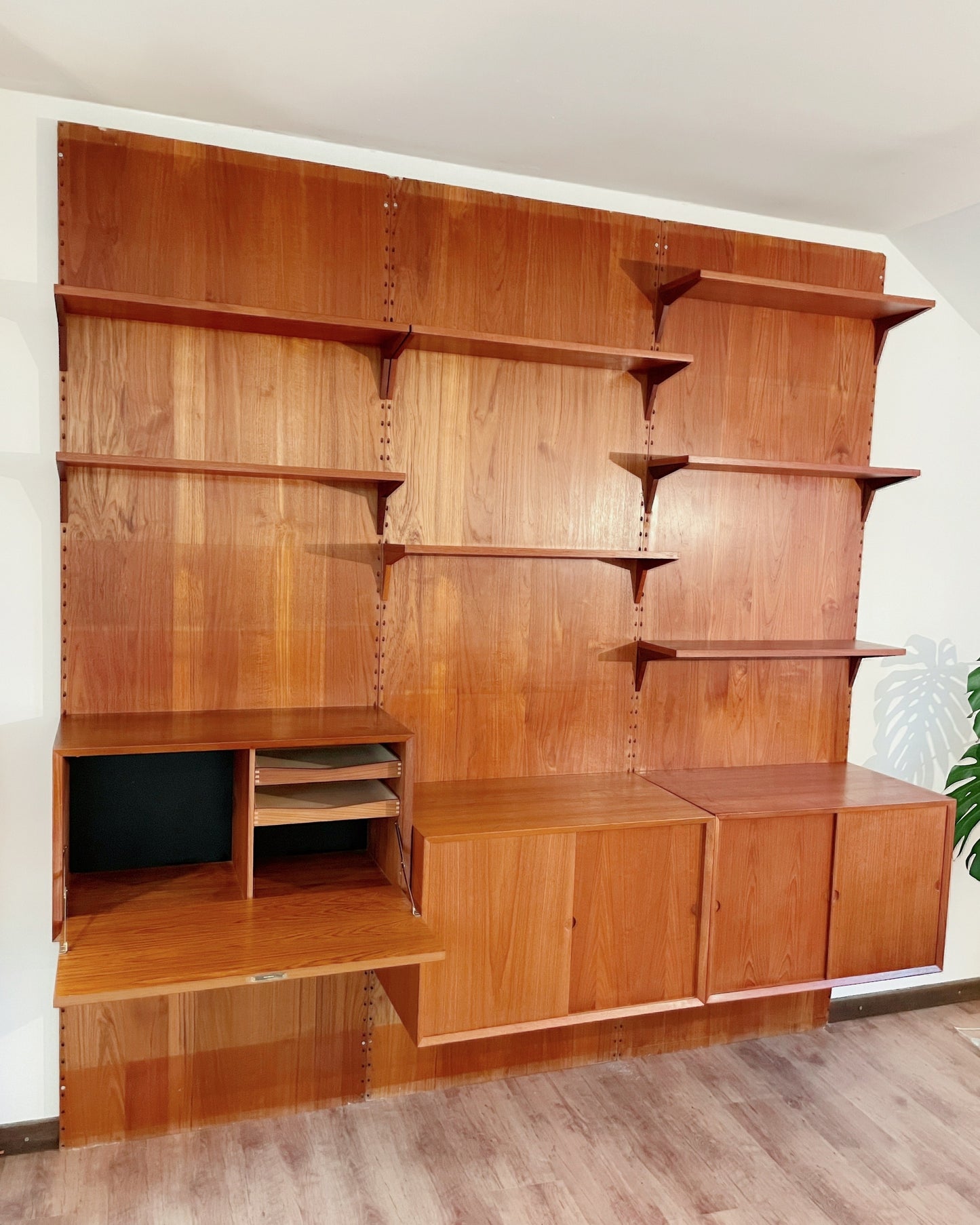 Wall Unit Royal System – Design par POUL CADOVIUS (1958), Danemark