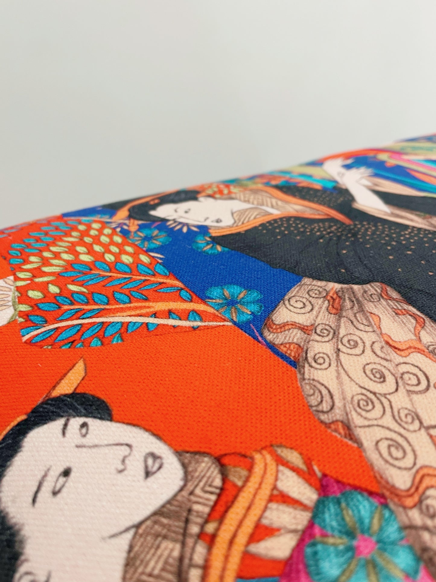 Banquette basse (ou repose pieds) - Geisha fond rouge