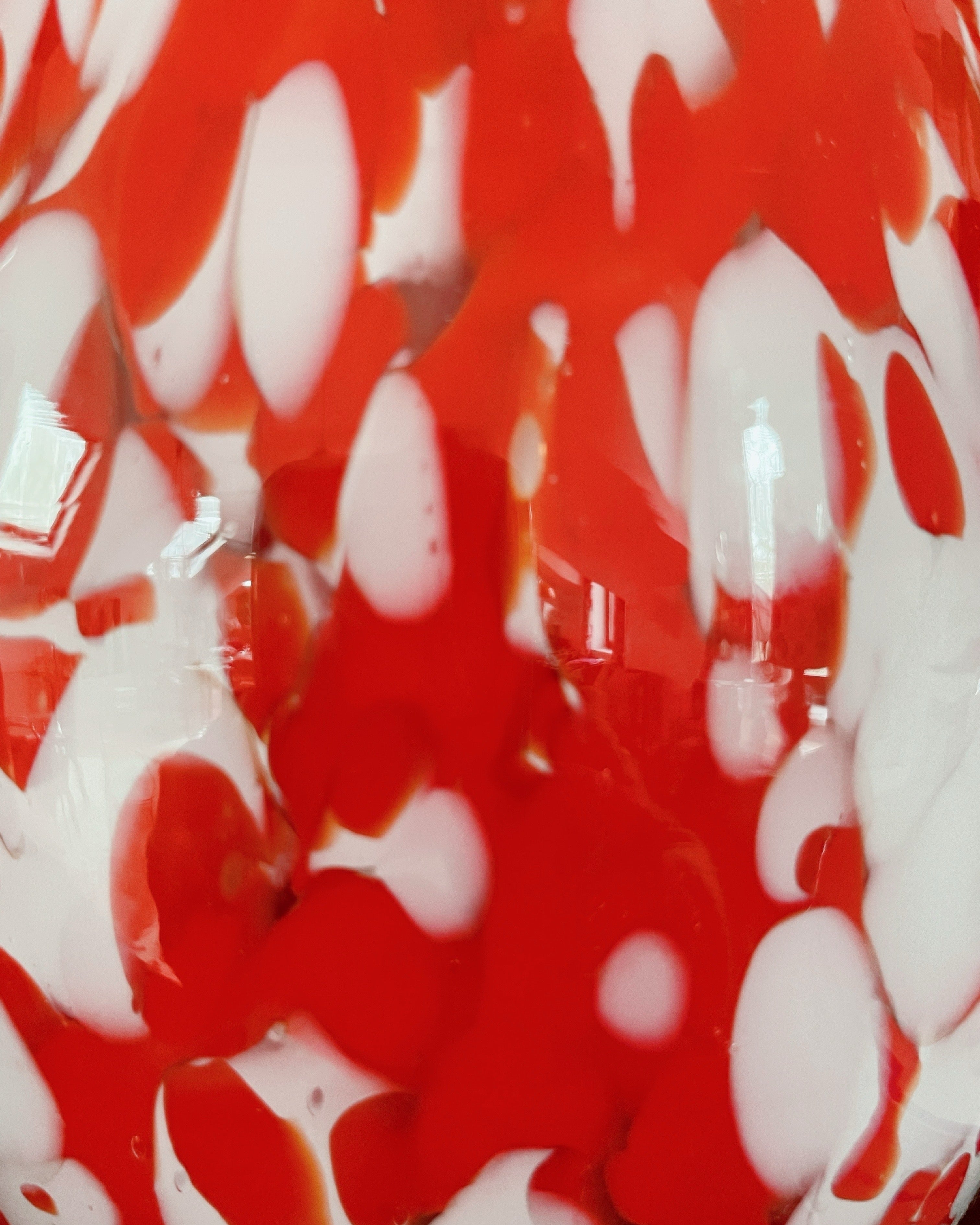 Vase vintage en verre moucheté rouge et blanc – H.31cm