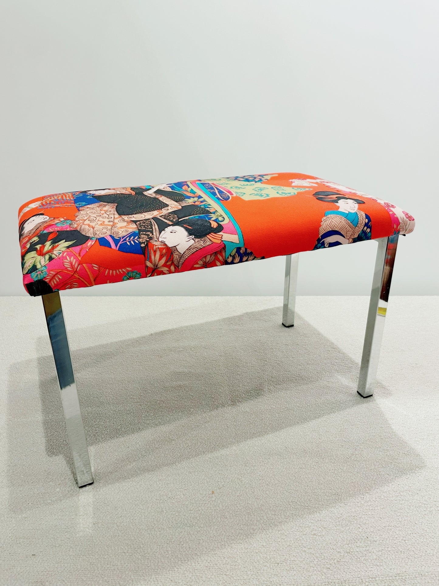 Banquette basse (ou repose pieds) - Geisha fond rouge