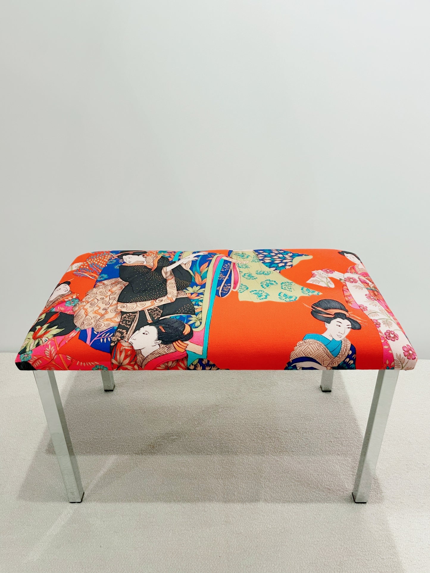 Banquette basse (ou repose pieds) - Geisha fond rouge