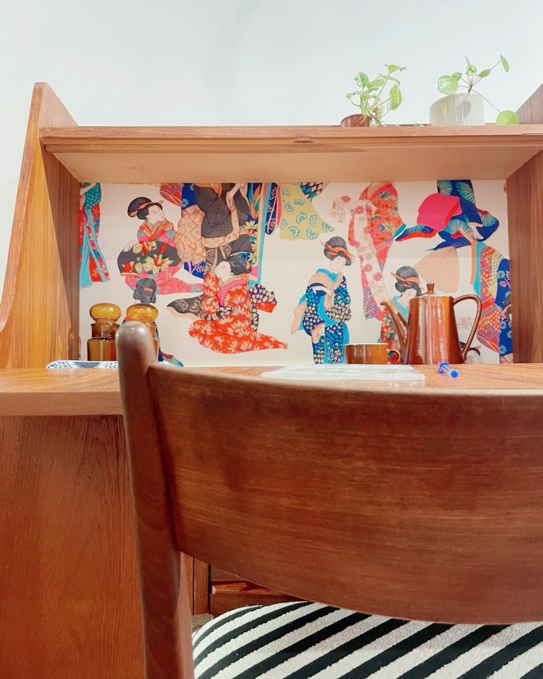 Secrétaire vintage Mid-Century - fond geisha