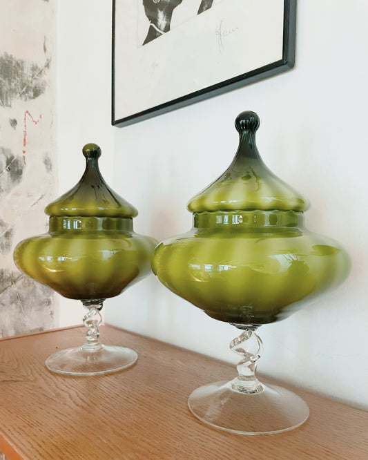 Bonbonnière sur pied - Verre d'Empoli. Vert olive. Années 1960–1970