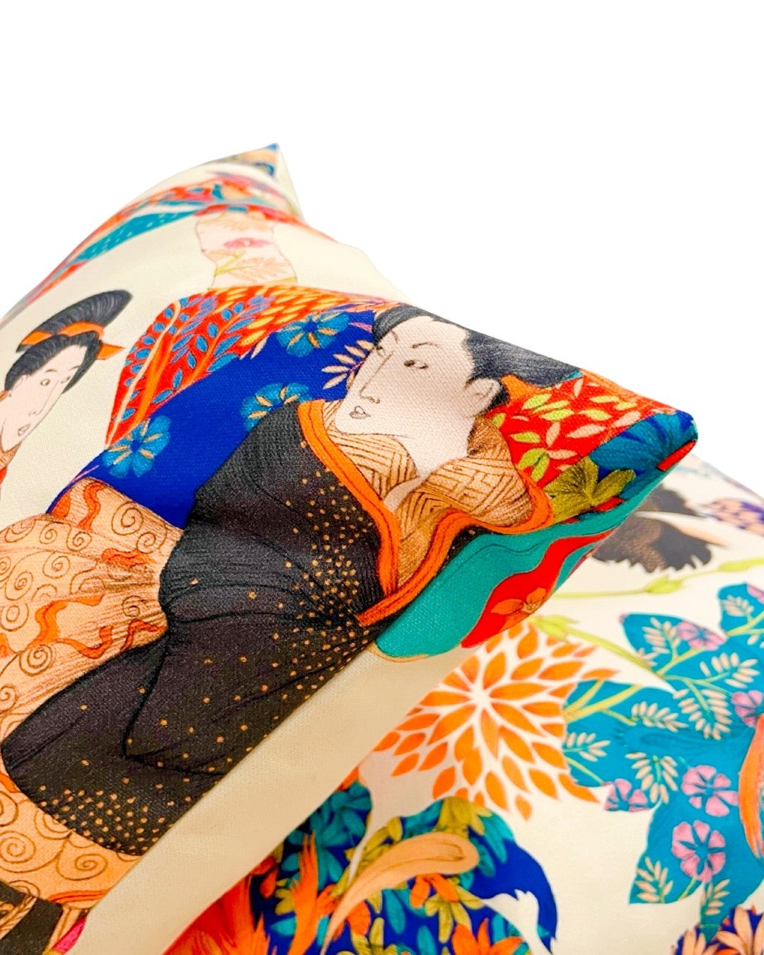 Coussin 50×50 cm – Tissu Thevenon “Geisha” – Fond crème