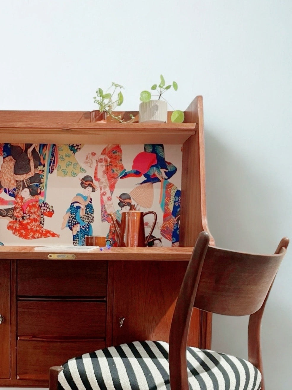 Secrétaire vintage Mid-Century - fond geisha