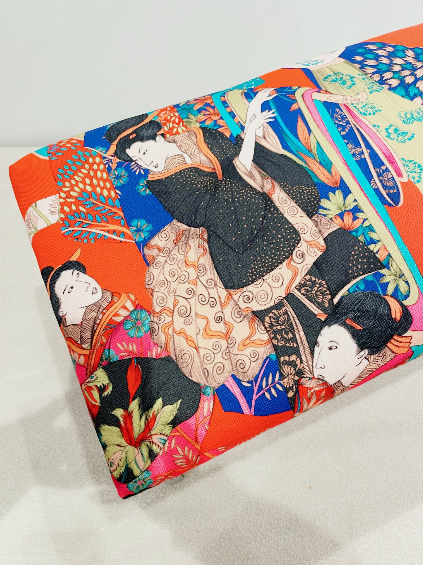 Banquette basse (ou repose pieds) - Geisha fond rouge