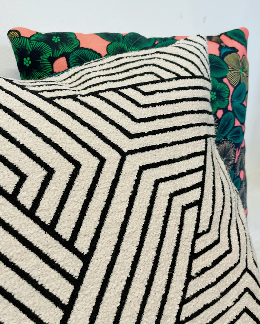 Coussin 50×50 cm – Tissu Thevenon Kew garden rose & Shiro