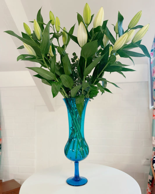 Grand vase bleu translucide