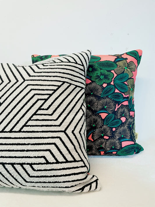 Coussin 50×50 cm – Tissu Thevenon Kew garden rose & Shiro