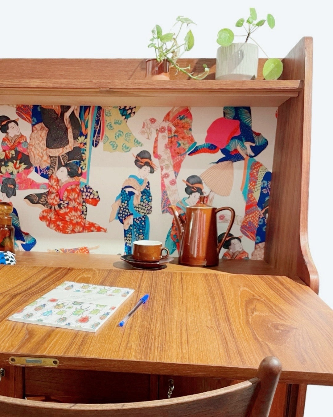 Secrétaire vintage Mid-Century - fond geisha
