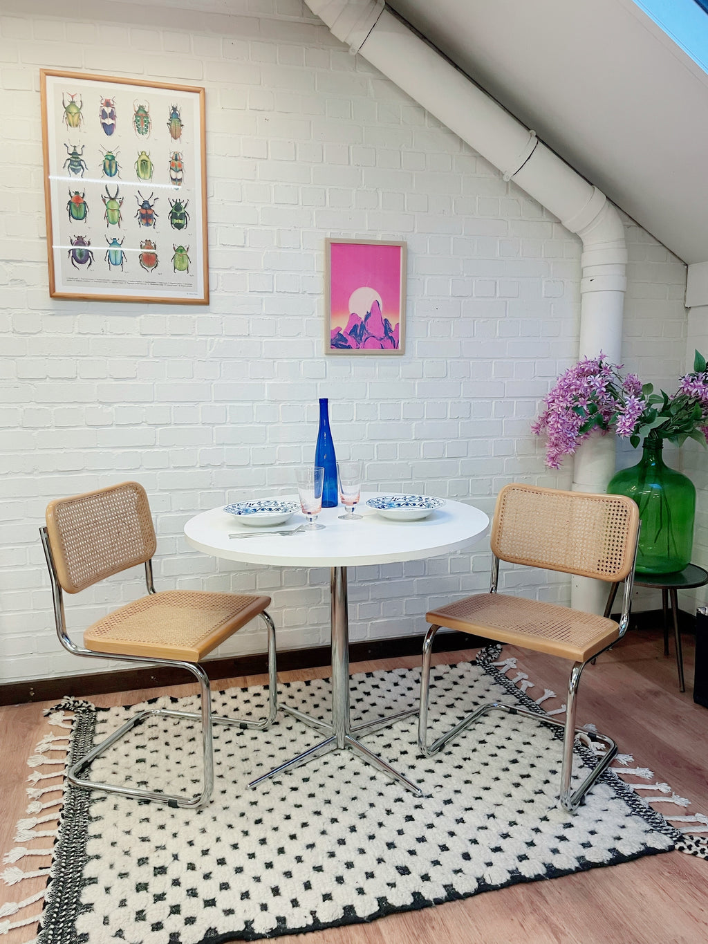 Table ronde vintage ø90cm – plateau blanc et piètement étoile chromé