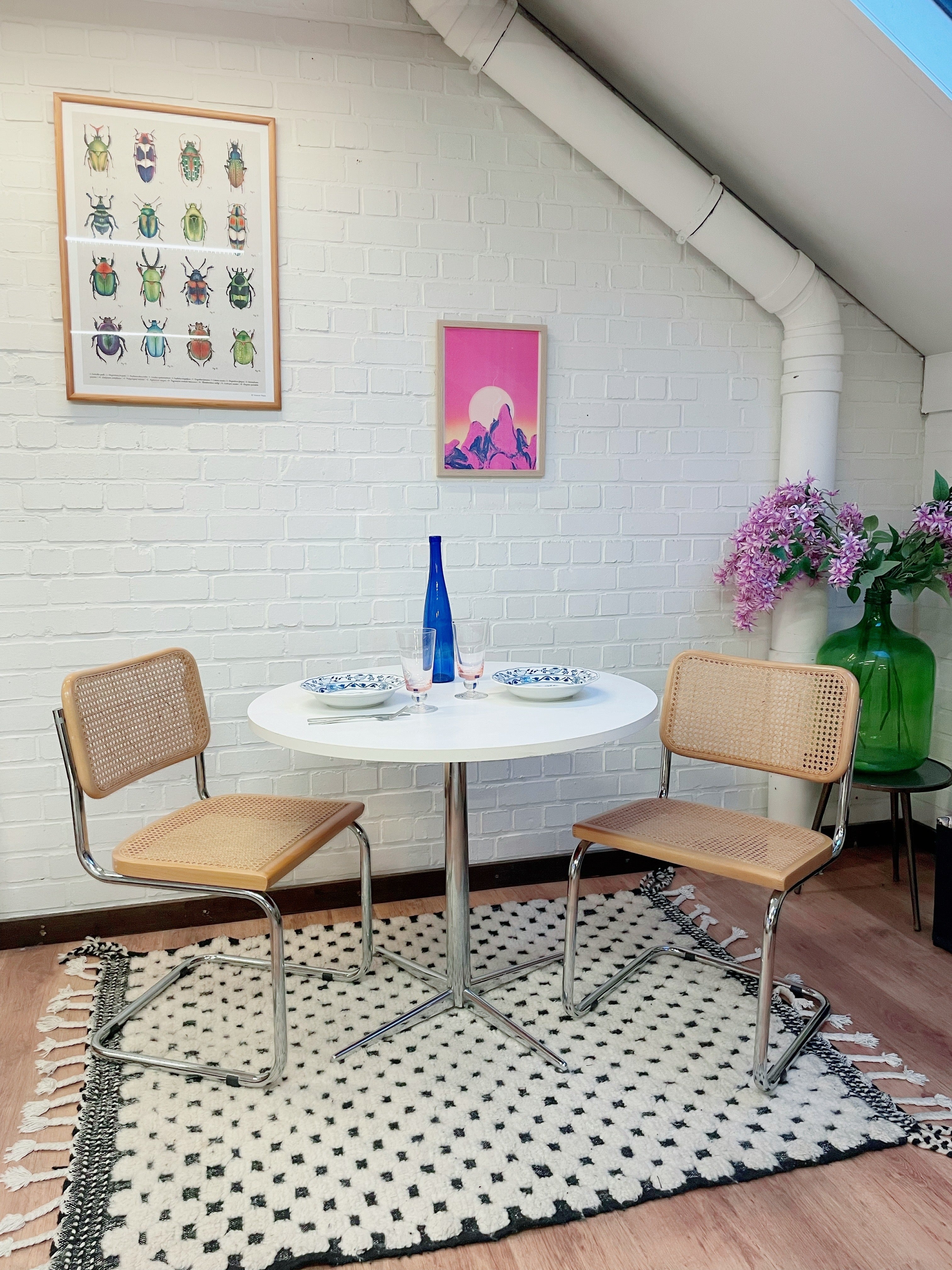 Table ronde vintage ø90cm – plateau blanc et piètement étoile chromé