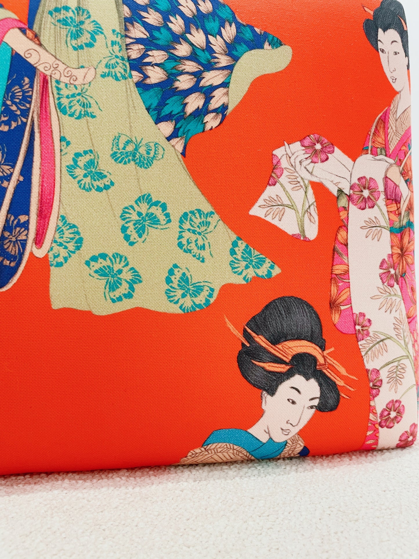 Banquette basse (ou repose pieds) - Geisha fond rouge