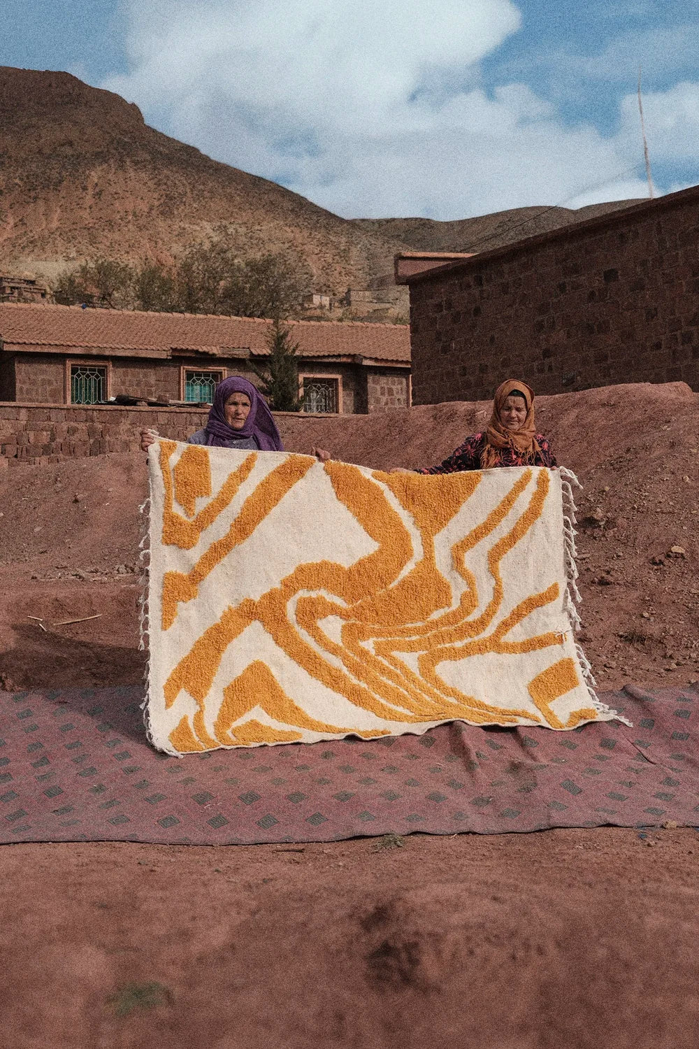 Tapis berbère jaune et crème – 200 × 143 cm